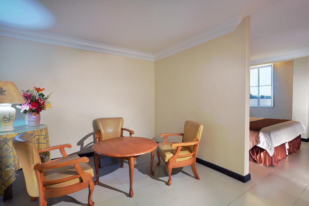 Aston Karimun City Hotel Tanjung Balai Karimun Extérieur photo
